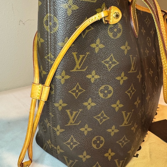 LOUIS VUITTON Neverfull Monogram MM **FIRM PRICE** - Picture 7 of 9